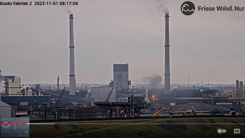 Zwarte rook / zwarte gifwolk bij kooksfabriek 2. 