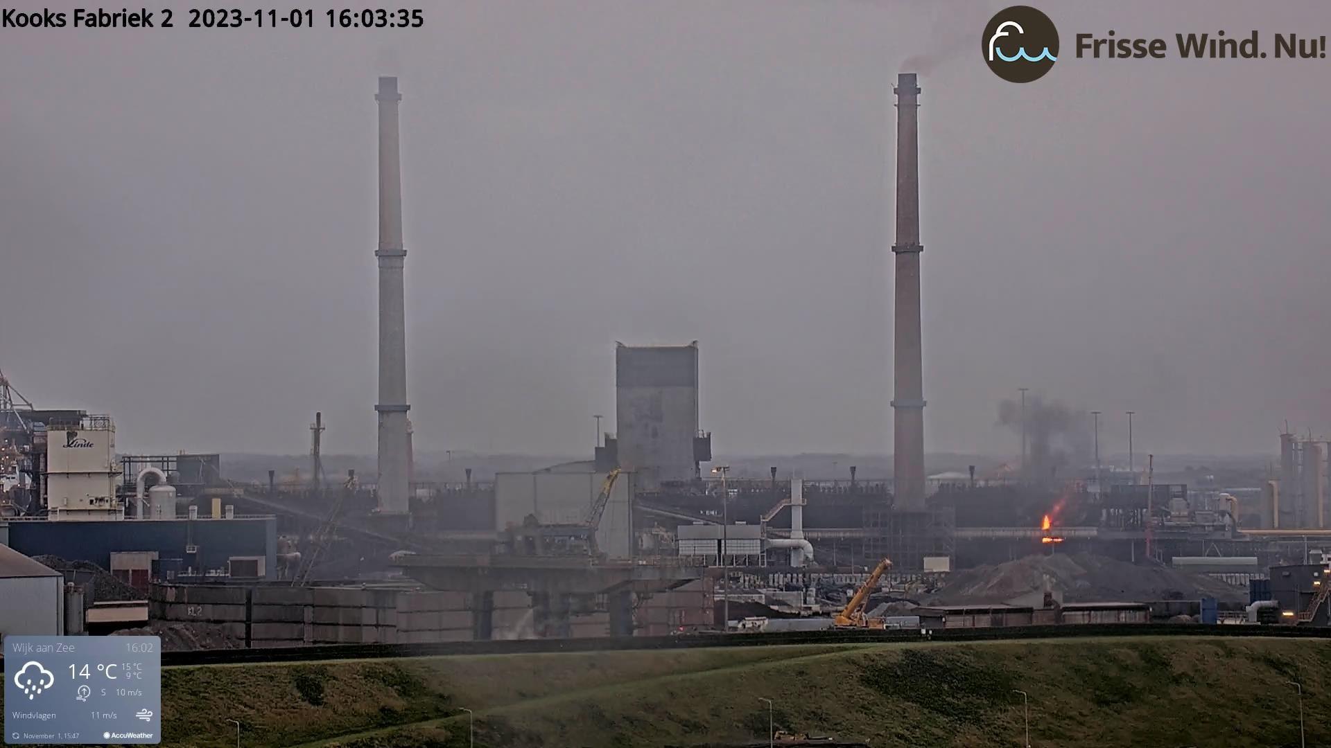 Zwarte rook / zwarte gifwolk bij kooksfabriek 2. 