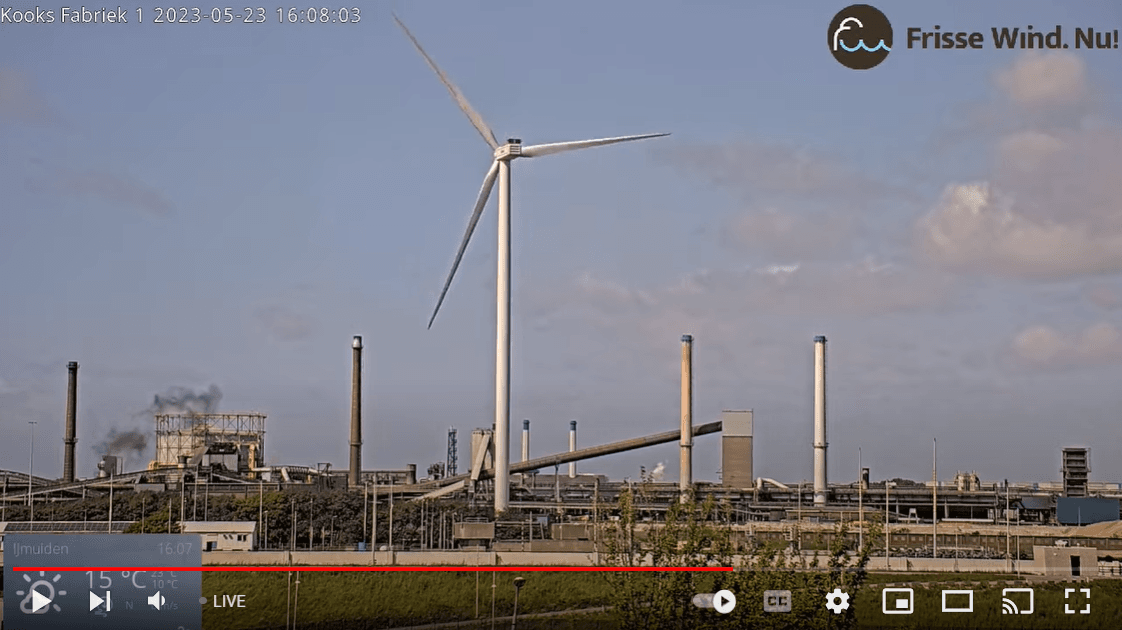 Zwarte gifwolk bij kooksfabriek 1 helemaal links