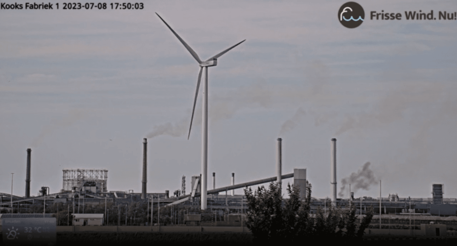 Zwarte gifwolk bij kooksfabriek 1