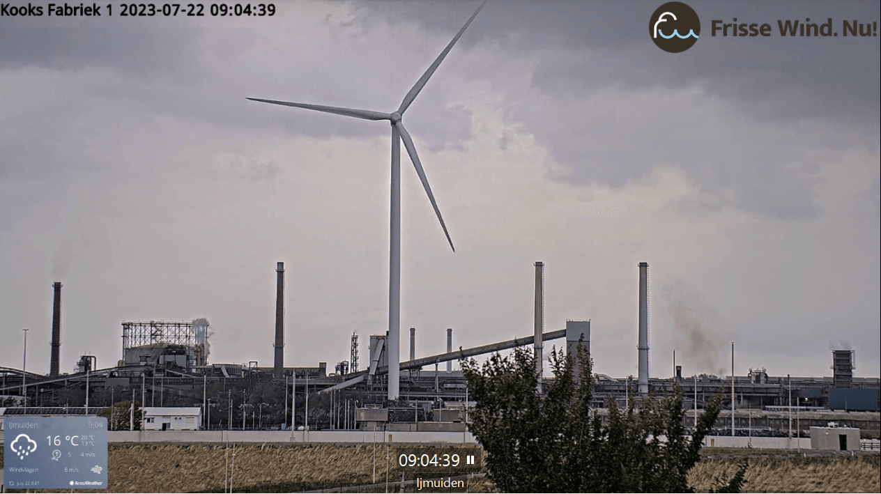 Zwart/gele gifwolk bij kooksfabriek 1