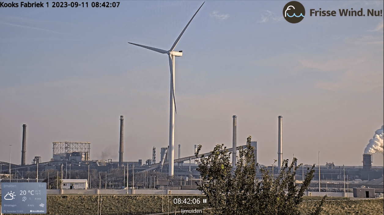 Zwarte gifwolk bij kooksfabriek 1