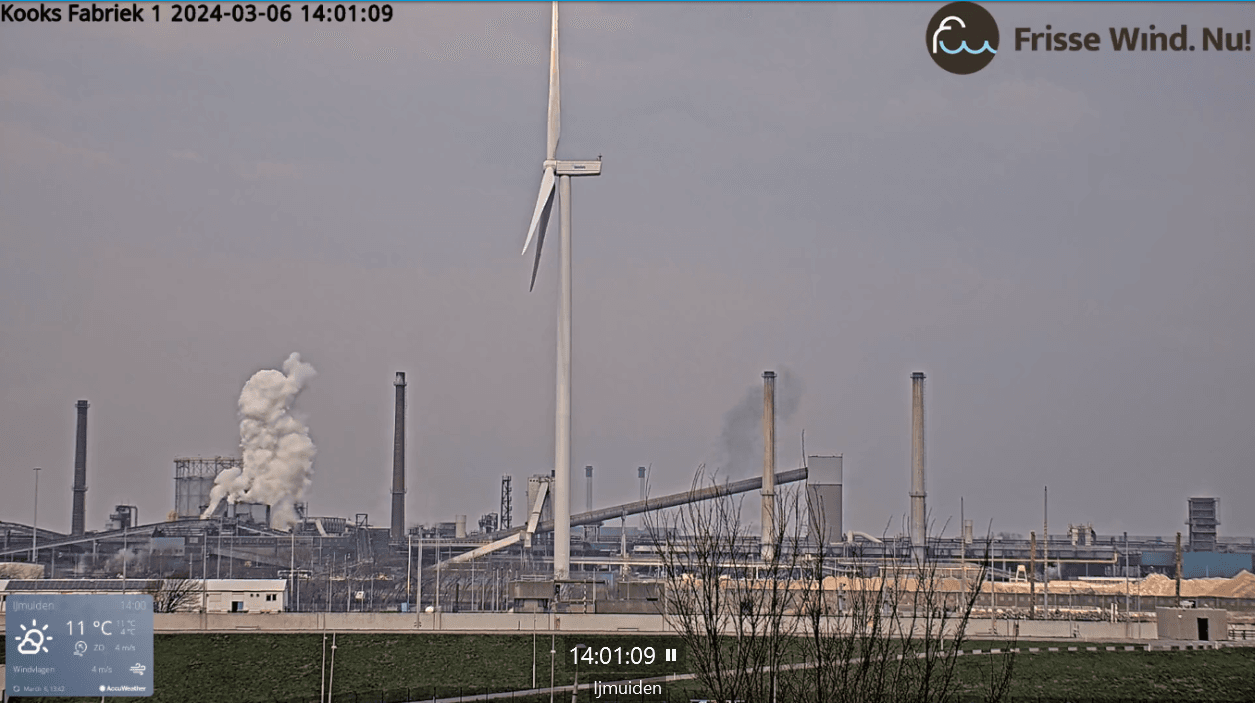 Zwarte gifwolk bij kooksfabriek 1