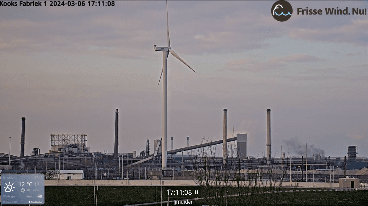 Zwarte gifwolk bij kooksfabriek 1