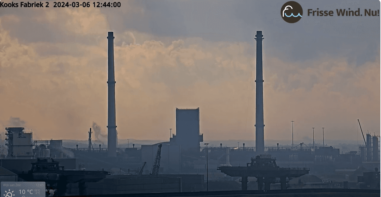 Zwarte gifwolk bij kooksfabriek 2